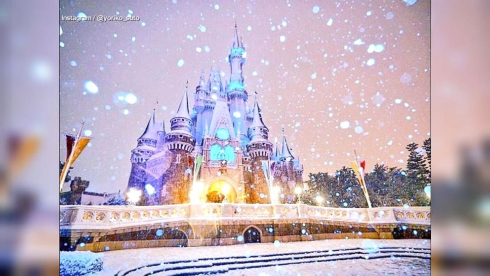 Tokyo Disneyland Blanketed In Snow Abc News