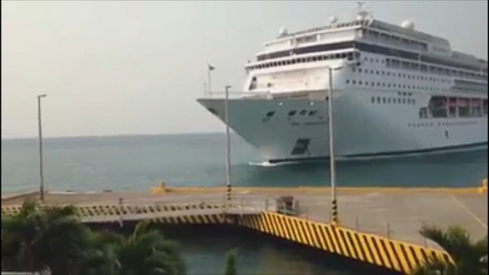 cruise ship hits dock in honduras