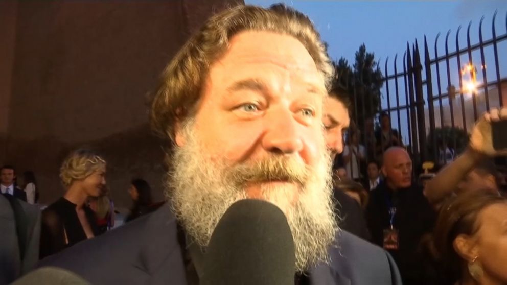 992px x 558px - Russell Crowe visits real-life Colosseum for charity ...