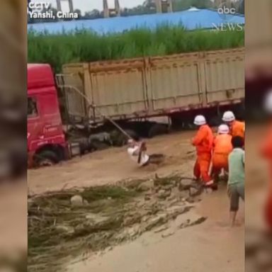 VIDEO: Truckers rescued from flash flooding