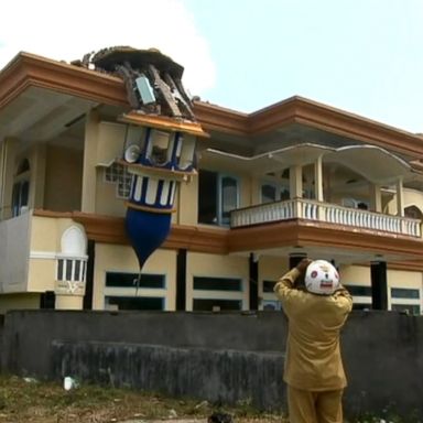 VIDEO: The island of Lombok is popular with tourists and now about 1,000 foreign visitors have been evacuated to nearby islands.