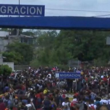 VIDEO: Growing caravan of migrants pushes deeper into Mexico