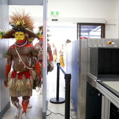 VIDEO: New Guinea performers, Florida recount, turkey pardons: World in Photos, Nov. 22