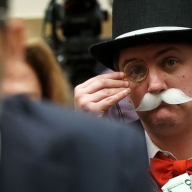 VIDEO: Mr. Monopoly in Washington, Mary Poppins and wintry weather: World in Photos, Dec. 12