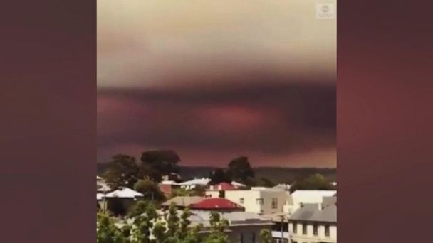 VIDEO: Thick smoke covered Hobart, Tasmania on Friday after bushfires raged in an area near Gell River.