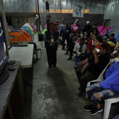 VIDEO: Migrants watch presidential address, the Black Nazarene: World in Photos, Jan. 9