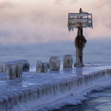 VIDEO: The deep freeze, winning chefs and Dior dresses: World in Photos, Jan. 31