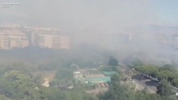 VIDEO: Rome engulfed in smoke after vegetation fire breaks out