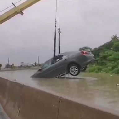 VIDEO: Tow truck pulls car from flooded highway in Toronto