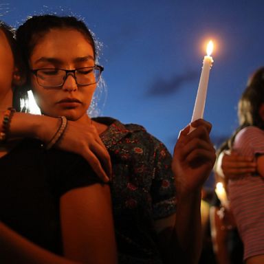 VIDEO: El Paso vigil and protests, Abbey Road, and paragliders: World in Photos, Aug. 8