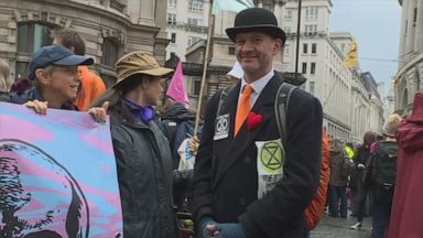 religion VIDEO: Climate protesters block traffic outside Bank of England