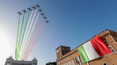 religion VIDEO: Putin, Iraq protests and Italian acrobatic aerial team: World in Photos, Nov. 4