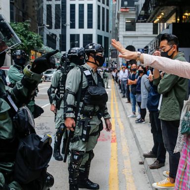 VIDEO: Hong Kong protests, bye-bye Bei Bei, impeachment hearing: World In Photos, Nov. 19 