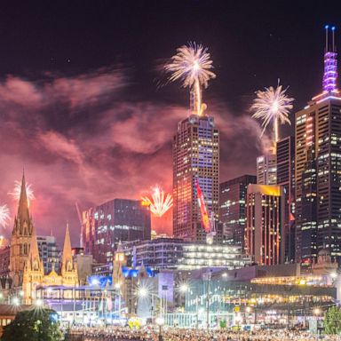 VIDEO: New Year’s celebration, Australia wildfires, Chile protests: World in Photos, Dec. 31