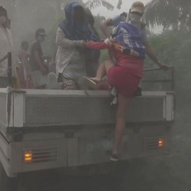 VIDEO: Thousands evacuate Manila as volcano spews ash