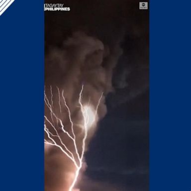 VIDEO: Lightning streaks through ash during volcanic eruption in Philippines