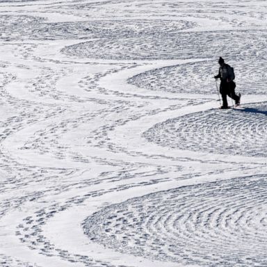 VIDEO: Snow art, climate protest, articles of impeachment: World in Photos, Jan. 16, 2020