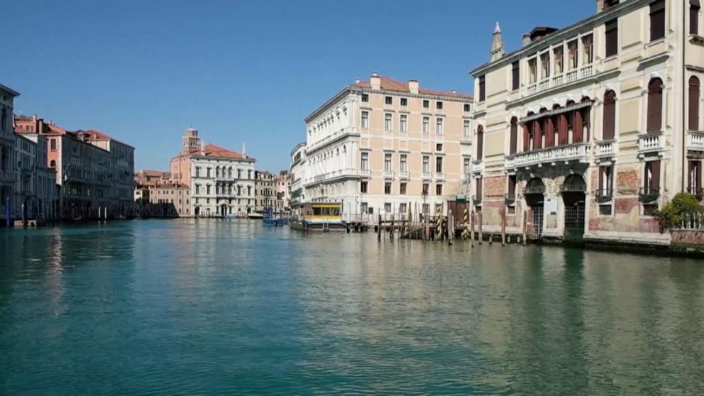 Cloudy Venice canals turns crystal clear after coronavirus lockdown ...