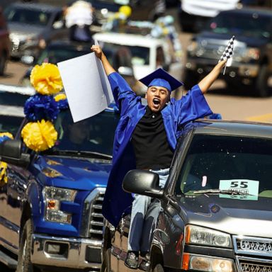 VIDEO: Texas graduates, pop-up marriage booth, mass burial: World in Photos, May 20