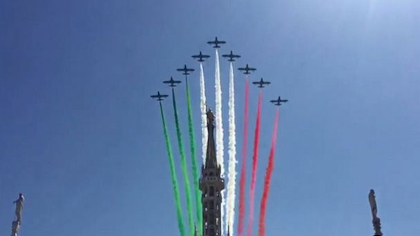 Video Italy’s Air Force aerobatic team flies over Milan and Turin - ABC ...