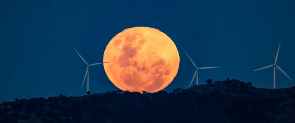 200707_abc_social_moontimelaps