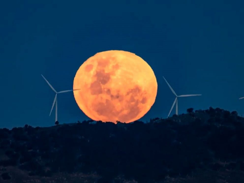 200707_abc_social_moontimelaps