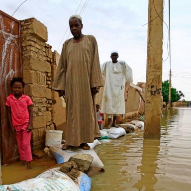 VIDEO: Belarus protests continue, Sudan flooding, Tour de France; World in Photos, Aug. 31, 2020