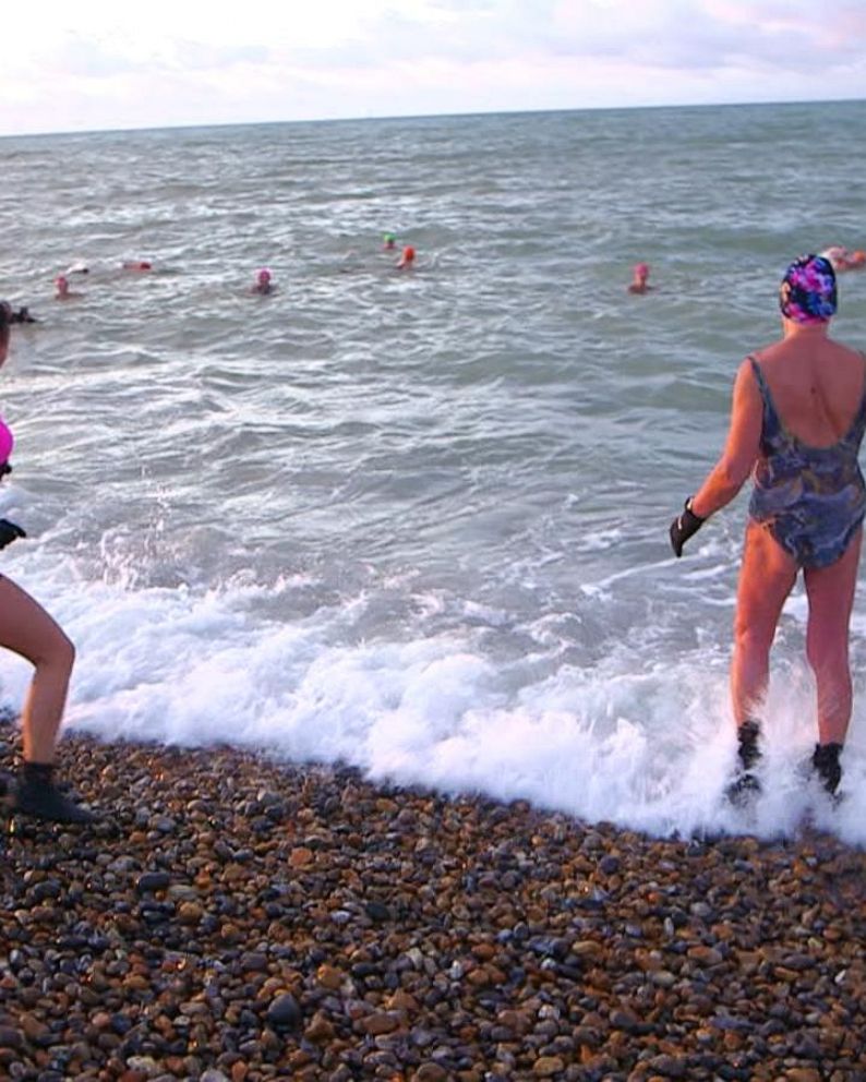 Cold water swimming: The outdoor pursuit making waves in the UK - ABC News