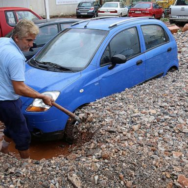 VIDEO: Greece flooding, Peru protests, Eta passes Cuba; World in Photos, Nov. 10