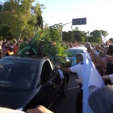 PHOTO: Fans have filled the streets of Argentina to mourn and celebrate the soccer great’s life since his death on Nov. 25.