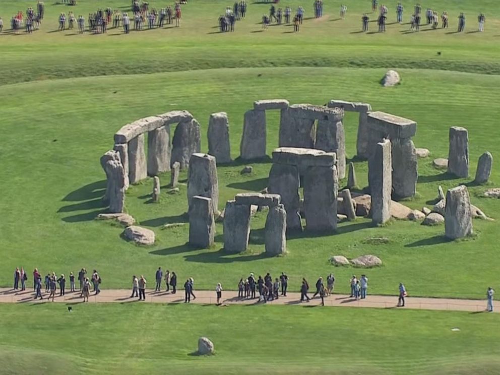 Stonehenge: Did ancient 'machine' move stones from Wales? - BBC News