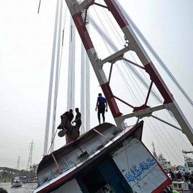 VIDEO: Capsized boat, Easter Bonnet parade, George Floyd Square: World in Photos, April 5