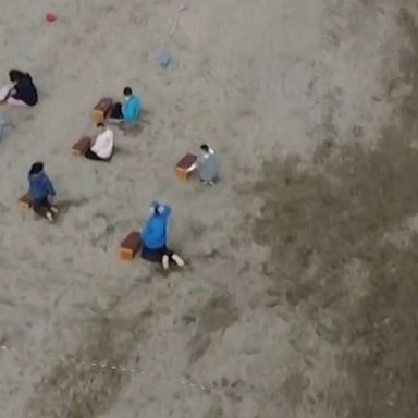 After a year of remote learning and socially-distanced classrooms, this school is moving lessons to the beach, trying to combine fresh air and a new way of teaching.