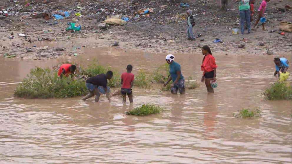Us Airlifts Aid To Haiti To Reach Areas Hardest Hit By Quake Abc News