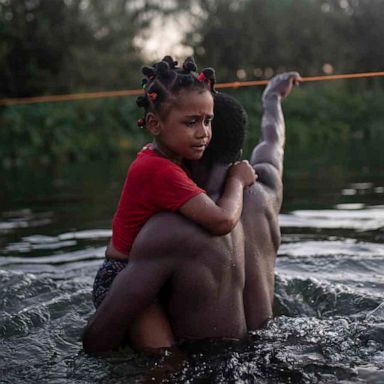 VIDEO: Migrants in Texas, D.C. flags, a Venice violin: Week in Photos