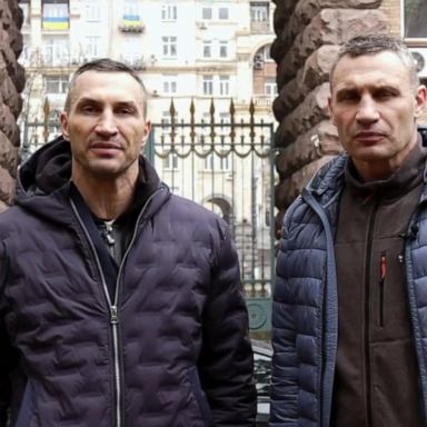 VIDEO: Boxing legends Klitschko brothers fight for Ukraine