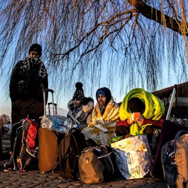 VIDEO: War in Ukraine, floods, recycling and Mardi Gras: The World in Photos, Mar. 1