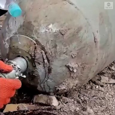 Ukraine’s emergency services released a video that they claim shows their personnel defusing an unexploded bomb in Chernihiv with the aid of a bottle of water. 