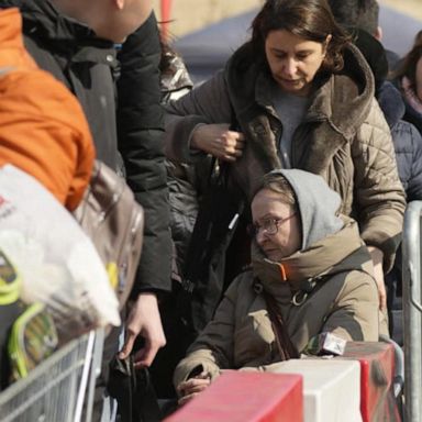 VIDEO: Fewer refugees fleeing Ukraine in recent days 