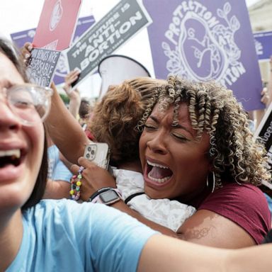 VIDEO: SCOTUS reaction, Pride celebration, Griner in court: World in Photos, June 27