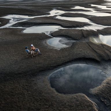 VIDEO: Chinese drought, Presidential portraits, goodbye to a Queen: Week in Photos