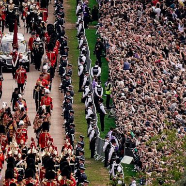 VIDEO: Queen's funeral, migrants and flooding: World in Photos, Sept. 20