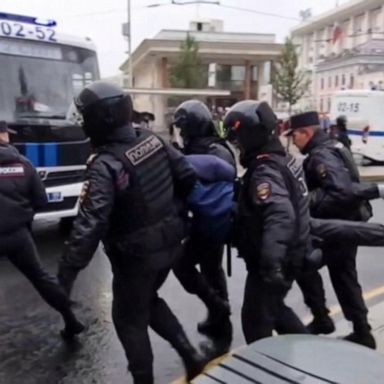 VIDEO: Anti-draft protests lead to hundreds of arrests in Russia