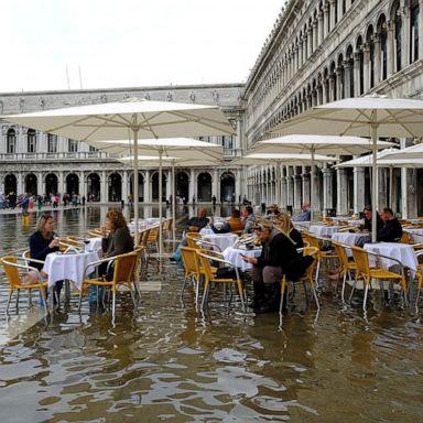 VIDEO: Venice waters rise, Hurricane Ian, Mahsa Amini protest: World in Photos, Sept. 28