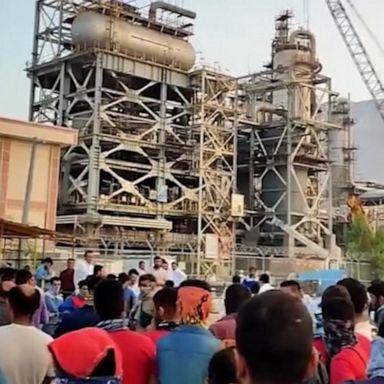 VIDEO: Anti-government protests grow in Iran as oil workers strike outside refineries