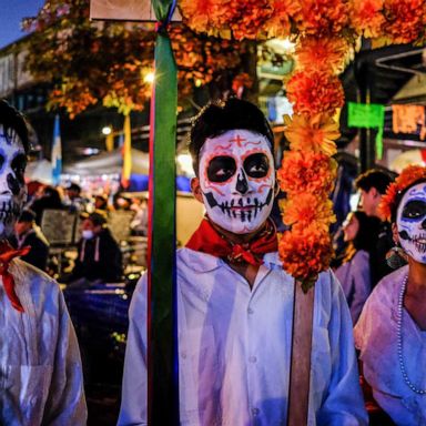 VIDEO: Day of the Dead, northern lights, World Series no-hitter: World in Photos, Nov. 3