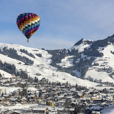 VIDEO: Balloon festival, vigil in California, Shiffrin wins: World in Photos, Jan. 24