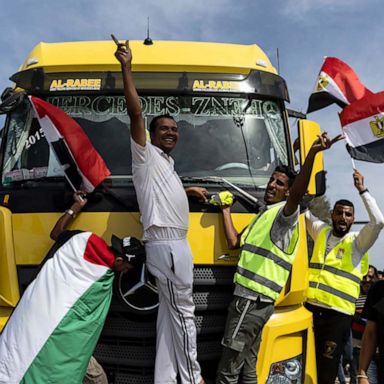 The border was closed again after 20 aid trucks crossed into Gaza from Egypt.