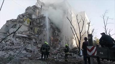 VIDEO: Russia escalates mass barrages as analyst puts war strategy in context