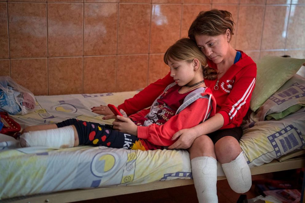 PHOTO: Natasha Stepanenko, 43, sits on her bed with her daughter Yana, 11, at a hospital in Lviv, Ukraine, May 15, 2022. On April 8, a missile struck the Kramatorsk train station where Natasha, Yana and brother Yarik were catching an evacuation train.